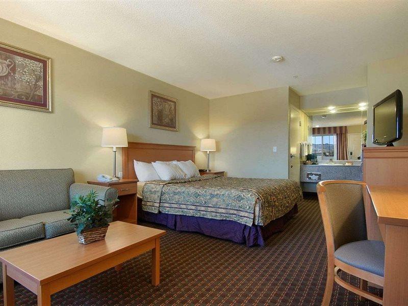 Days Inn By Wyndham Hayward Airport Exteriör bild